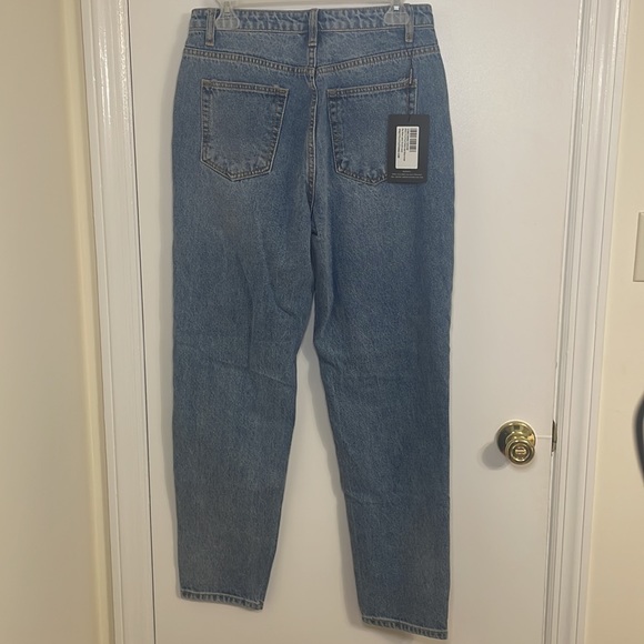 NWT Pretty Little Thing Knee Rip Light Wash Mom Jeans US Size 6 - Picture 9 of 15